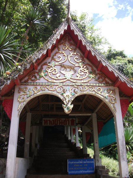 entrance to Chiang Dao Cave.
