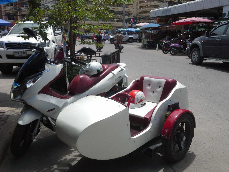 Roger's sidecar, our transport in Pattaya.