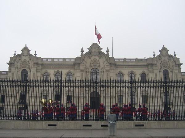 Change of guards at the Placio de Gobierno