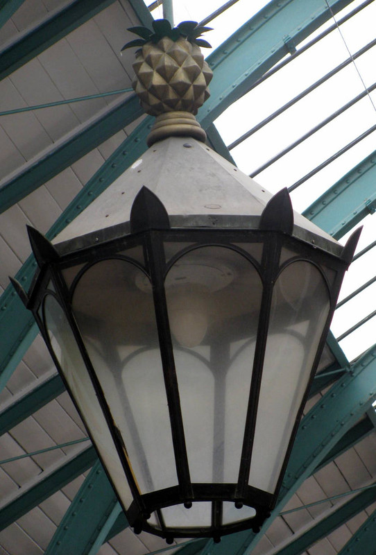 Covent Garden light detail