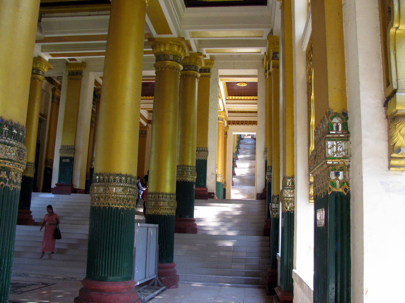 Sshwedagon Pagoda entrance