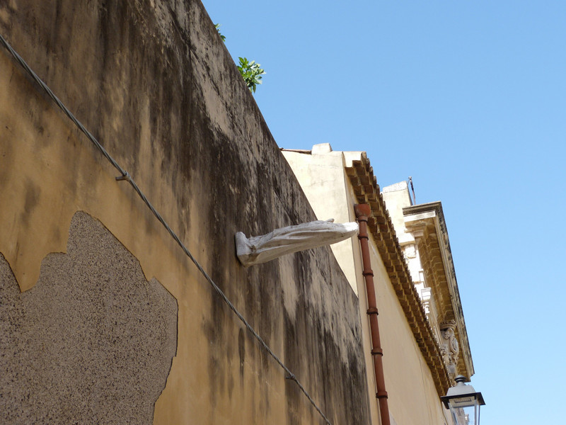 This Mary is walking up the wall - Siracusa