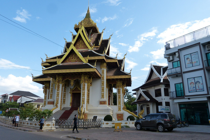 Wat near Wat Si Muang