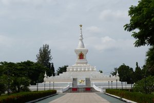 Communist-looking monument