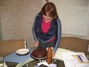 Vilma cuts the cake