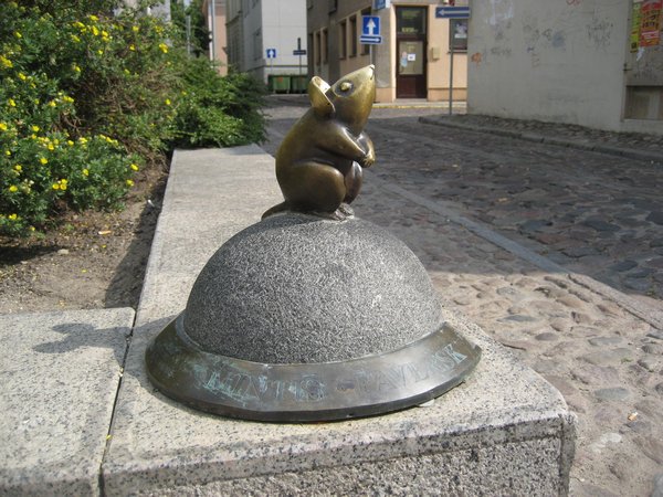Mouse sculpture