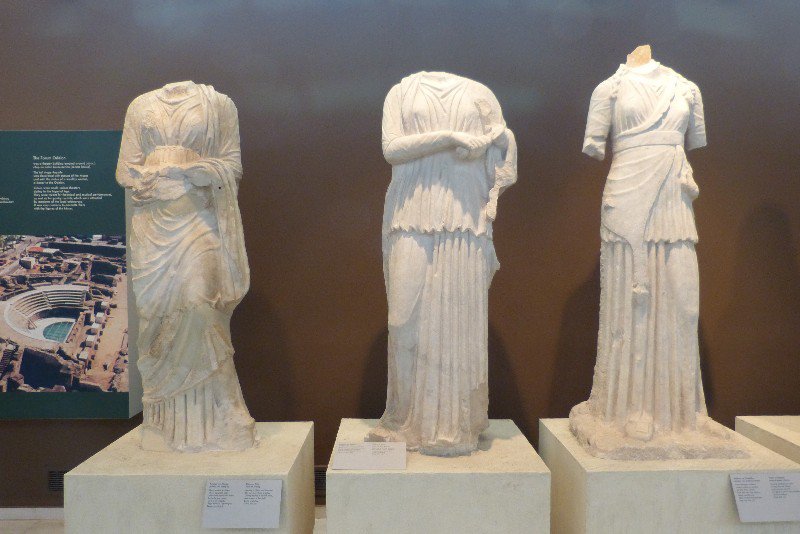 Lots of ancient statue bodies without heads