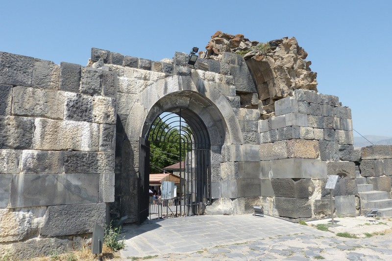 Entrance to Garni