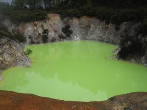Devil's Bath @ Wai-O-Tapu Thermal Wonderland