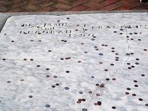 Benjamin Franklins grave at Christ Church Burial ground, Philadelphia