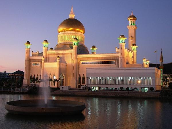 Sultan Umar Ali Saifuddien Mosque in Bander Seri Begawan