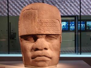 Olmec head in de Young museum in San Francisco