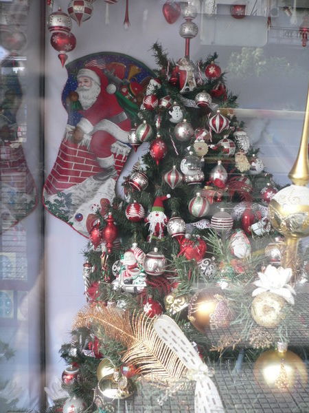 A decorated Christmas tree in BA