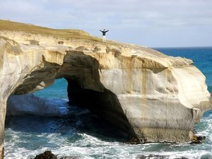 Magnificent Arch at Tunnel Beach
