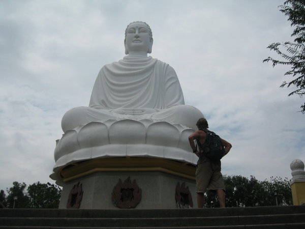 The giant white Buddah