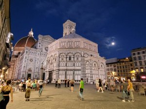 The moon lit Duomo