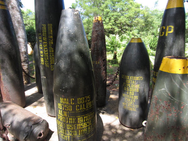 US bombs at Vinh Moc Tunnels