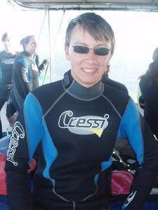 Looking coolio in wet suit and sunnies