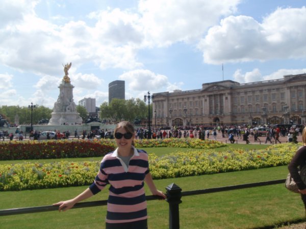 Buckingham Palace & Queen Victoria Memorial