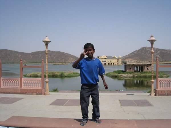 Kid chased chris as he ran back to the car after taking a picture of the Water Palace