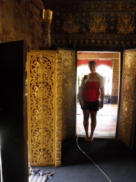 Inside Wat Xien Thong