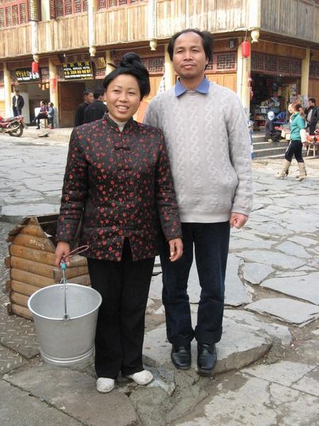 Nog een laatste foto in Zhaoxing: de hotelbaas en zijn vrouw.