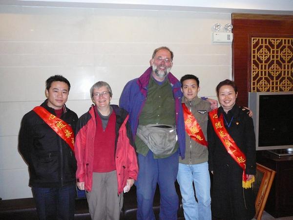 Wij met onze drie 'Lei Feng's'.