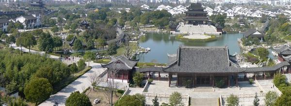 Panoramisch zicht vanuit de pagode over het park.