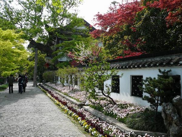 Ook al is het maar een reispaleis: keizer Qianlong wou er toch mooie tuinen in en rond.