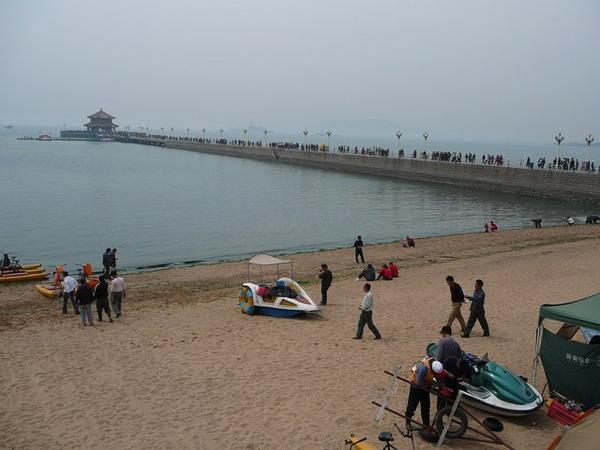 De Qinghai-pier wordt druk bezocht.
