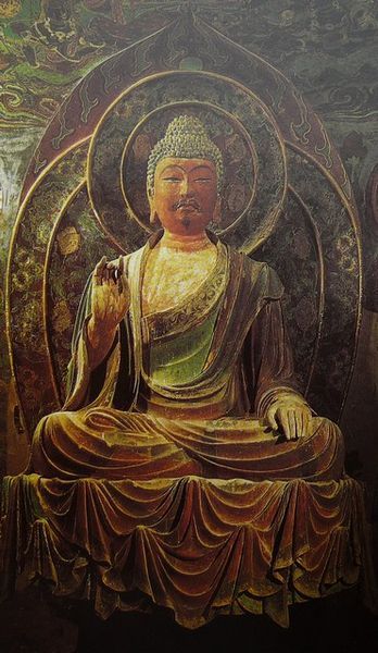 Uit ons boek: deze Boeddha is geen Chinees.  Om dat te verduidelijken kreeg hij snor en baard.