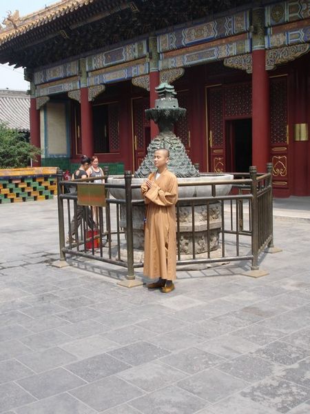 Ook monniken poseren graag voor een foto als aandenken aan hun bezoek aan de tempel.