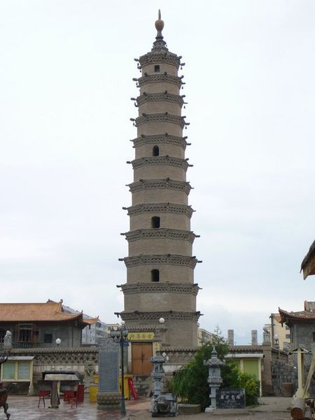 De pagode voor de beroemde monnik wiens tong niet zou zijn vergaan.