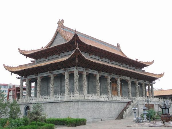 Nieuwe tempel ter ere van die zelfde monnik.