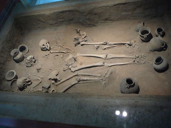 Graf met grafgiften van 4000 jaar geleden.