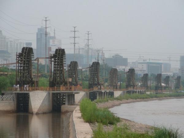 12 overgebleven waterwielen in Lanzhou.