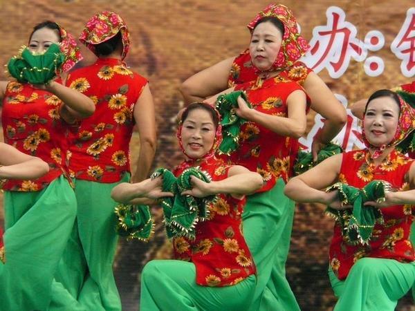 Dans bij het Oogstfeest te Yinchuan