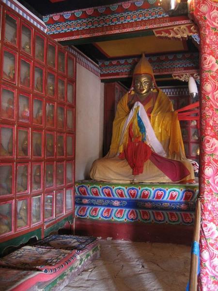 Een van de vele beelden in de Tibetaanse tempels van Wudangzhao