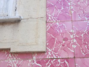 Tile on a building in Silves