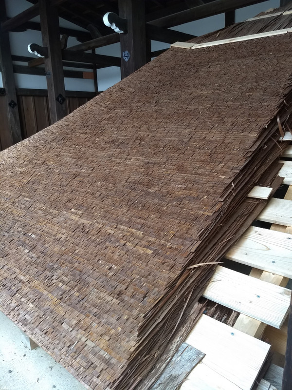 Very fine layers of a cedar roof