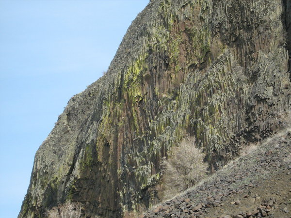 Cliffs along Banks Lake 