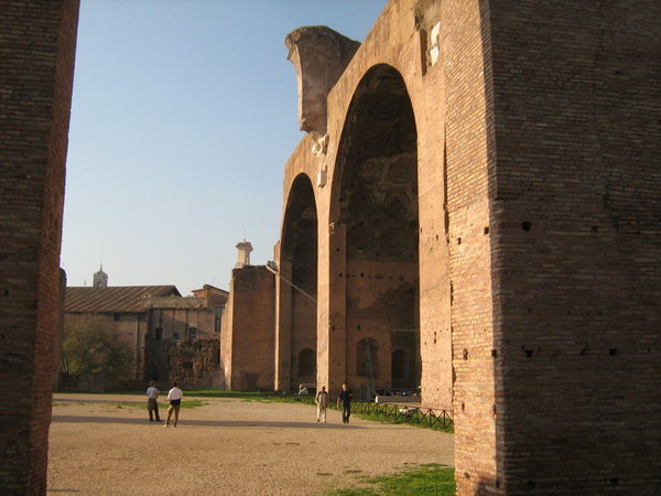 Giant arches in the Palatine area