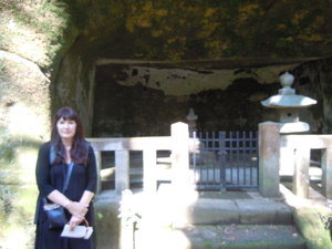 Old cave at Tokei-ji