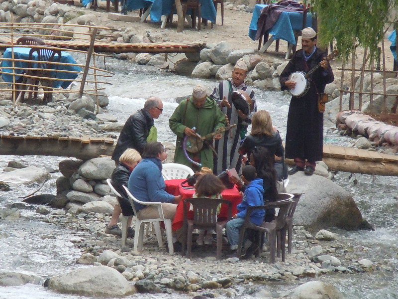 Eating right in the river!