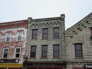 Old buildings from the 1700-1880s in New London