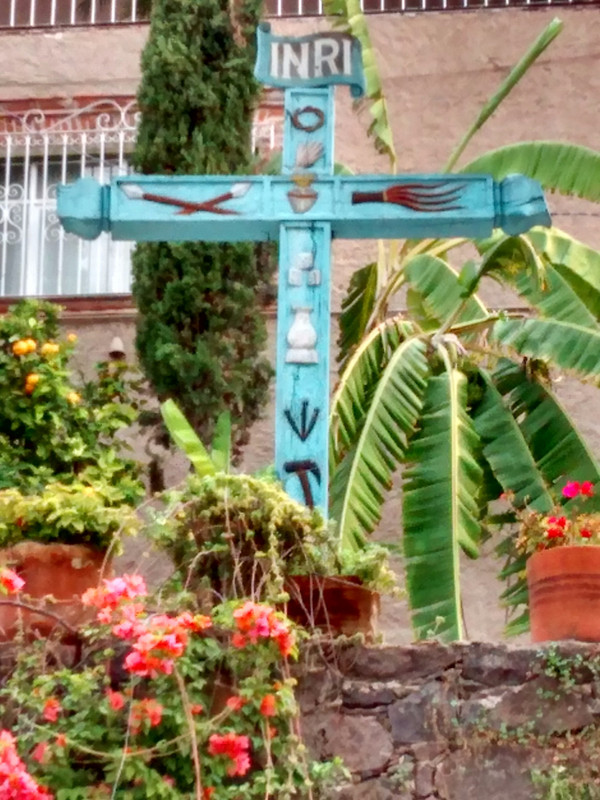 This cross reminds me of the story pole at Swinomish