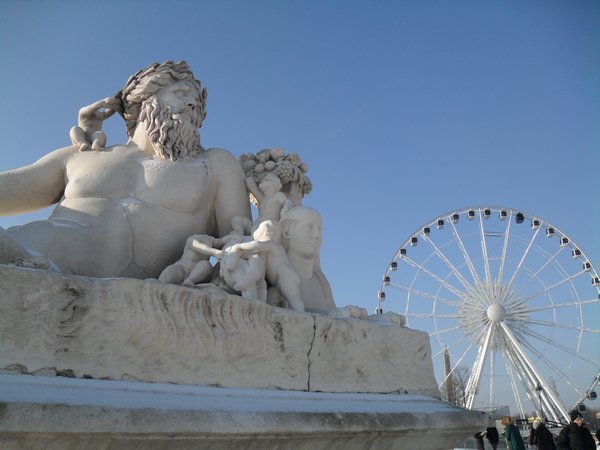 Tuileries statue in front of the farris wheel