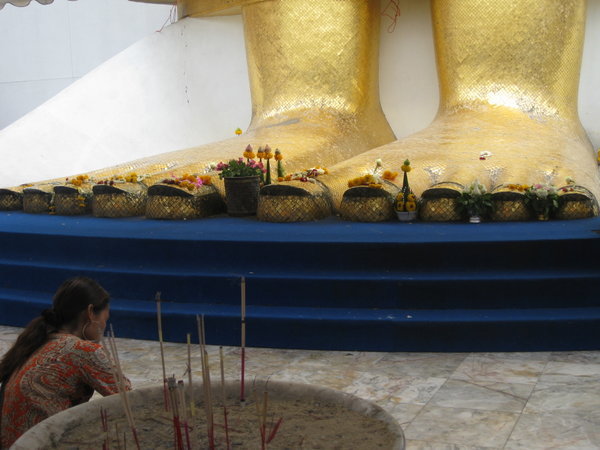 Big Gold Buddha feet!