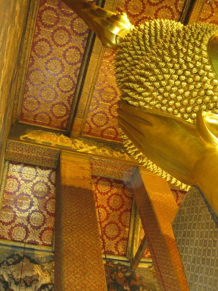 Inside the Reclining Buddhas temple