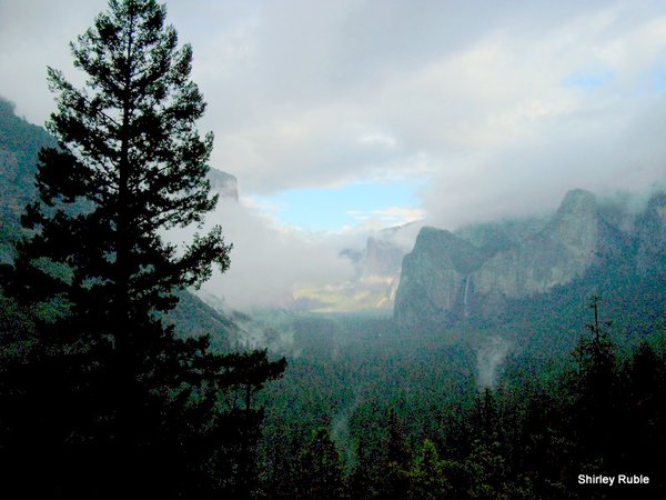 Tunnel View of Yosemite Valley